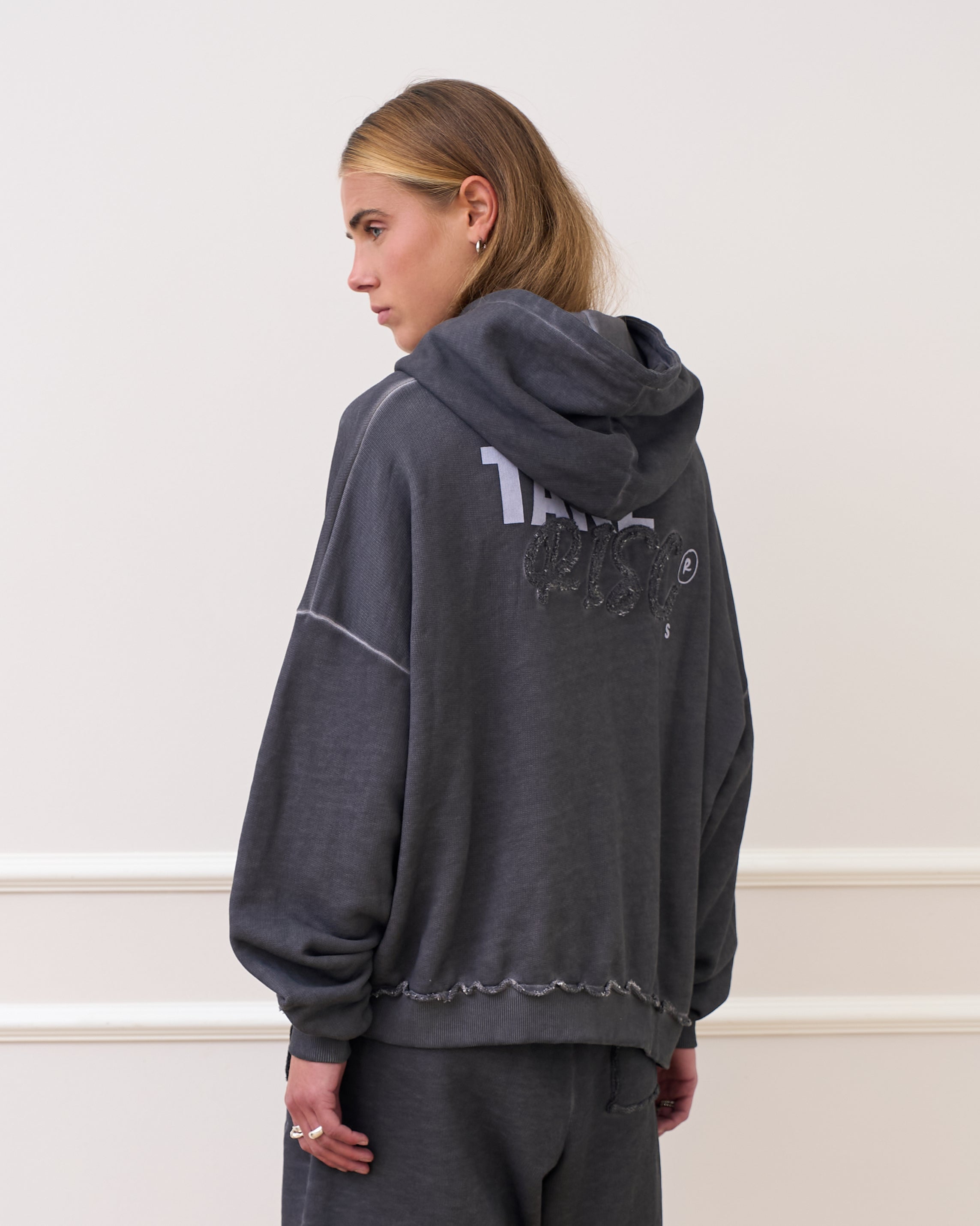 TAKE RISC‘s Hoodie